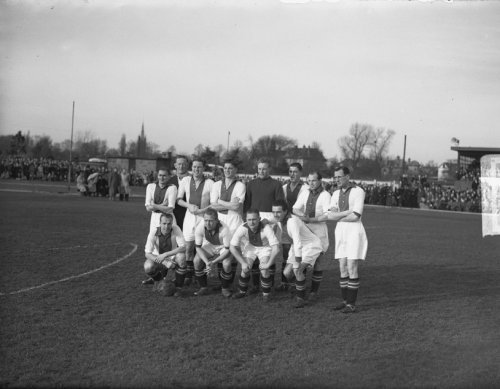 Foto 't Gooi - Ajax 1 - 0 (8-1-1950)